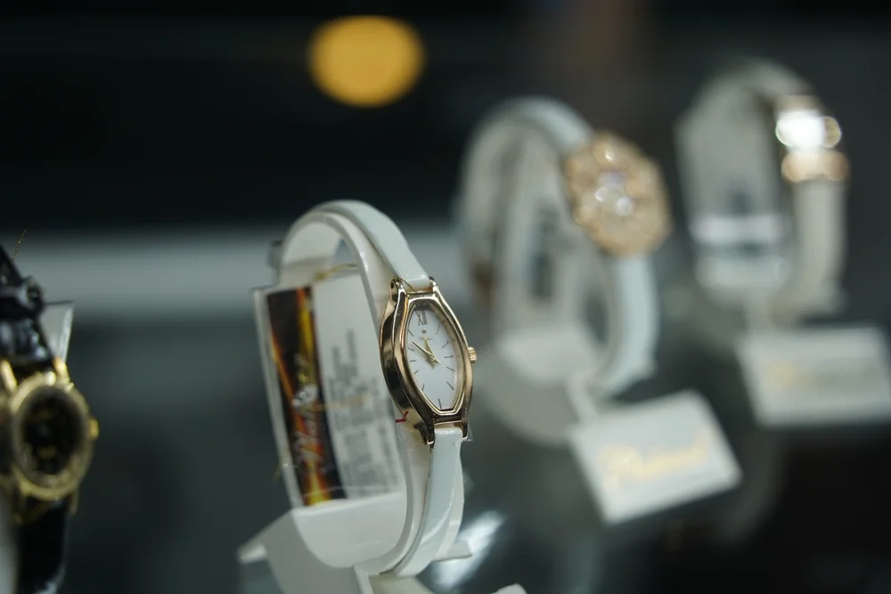 Articles Mehrere Armbanduhren berühmter Marken Fake oder Original